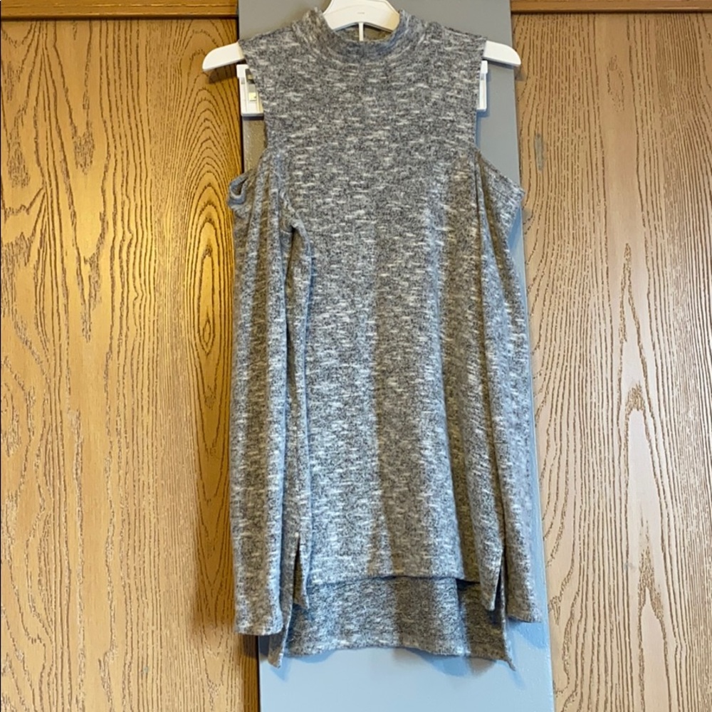 Cold-shoulder Shirt